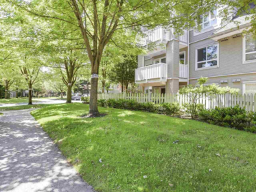 207 8060 Jones Road, Richmond, BC, Richmond — Apartment/Condo for sale