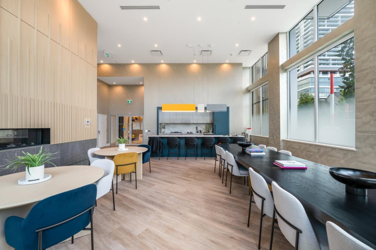 Kitchen Island Photo of 2303 6537 Telford Avenue, Burnaby, BC