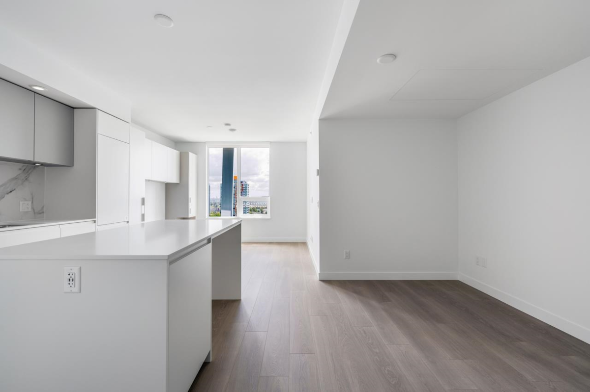 Walk-In Closet Photo of 2303 6537 Telford Avenue, Burnaby, BC