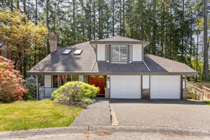 5 Brackenridge Place, Port Moody, BC, Port Moody — Single Family Residence for sale