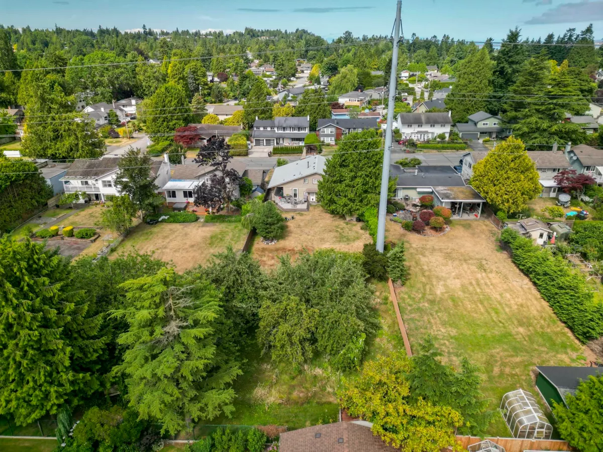 Kitchen Island Photo of 1320 53a Street, Delta, BC