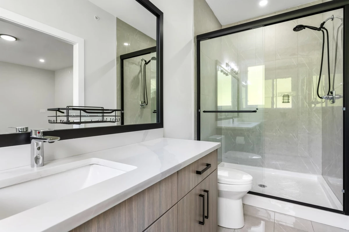 Guest Bathroom Photo of 32927 3rd Avenue, Mission, BC