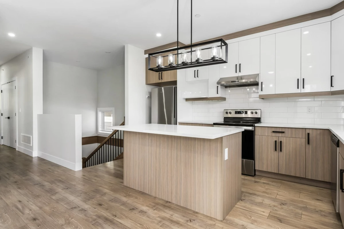 Kitchen Island Photo of 32927 3rd Avenue, Mission, BC