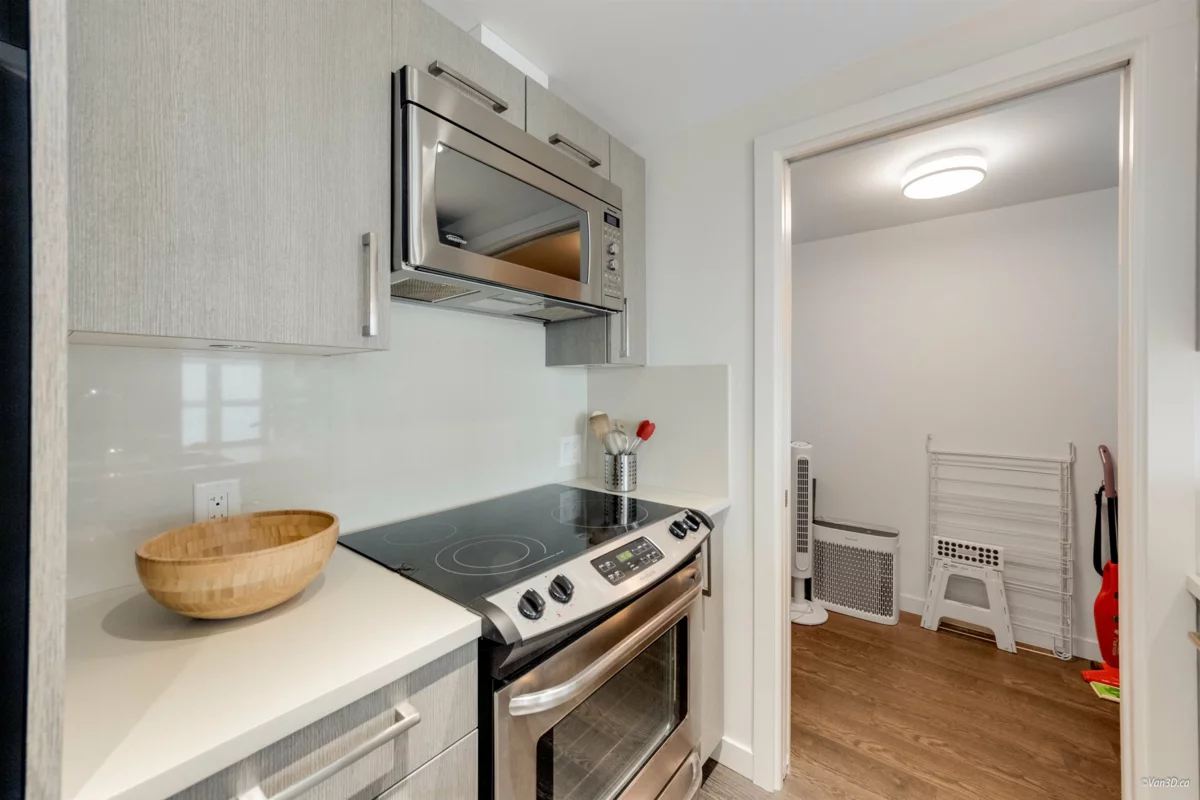 Living Room Photo of 804 983 E Hastings Street, Vancouver, BC