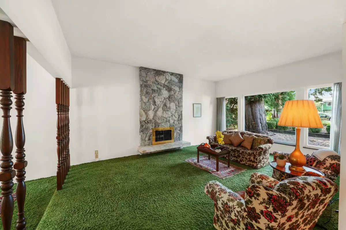 Breakfast Nook Photo of 533 Ascot Street, Coquitlam, BC