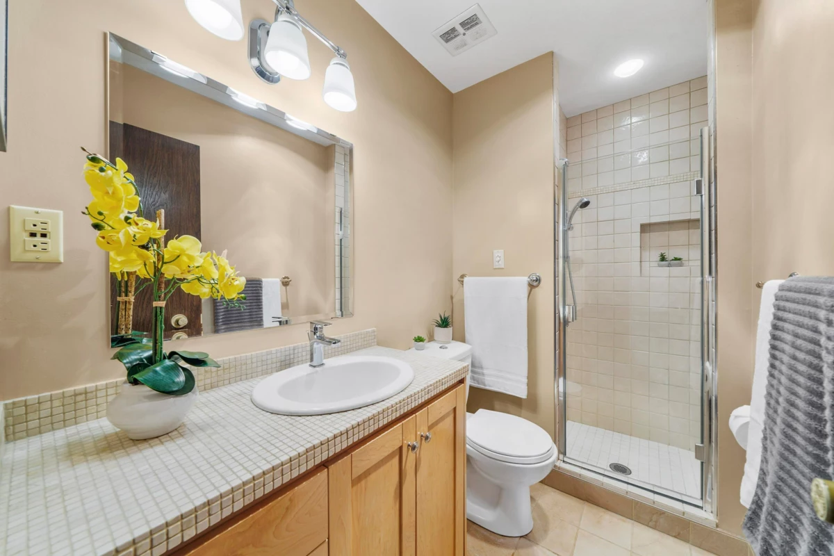 Front Yard Photo of 533 Ascot Street, Coquitlam, BC