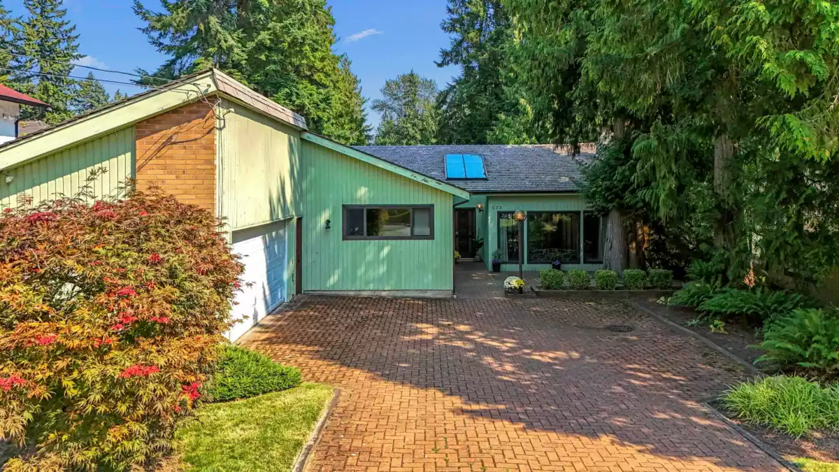 Living Room Photo of 533 Ascot Street, Coquitlam, BC