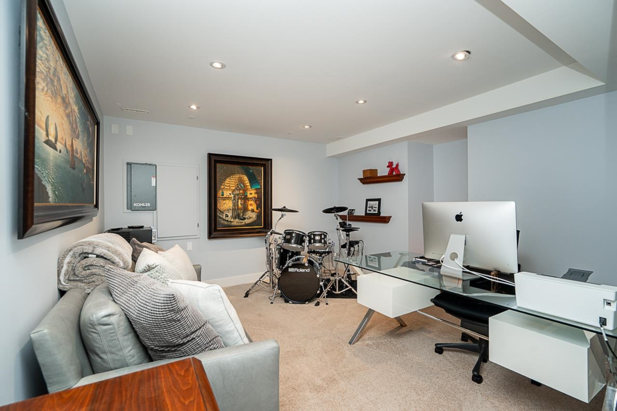 Backyard Photo of 2007 Larson Road, North Vancouver, BC