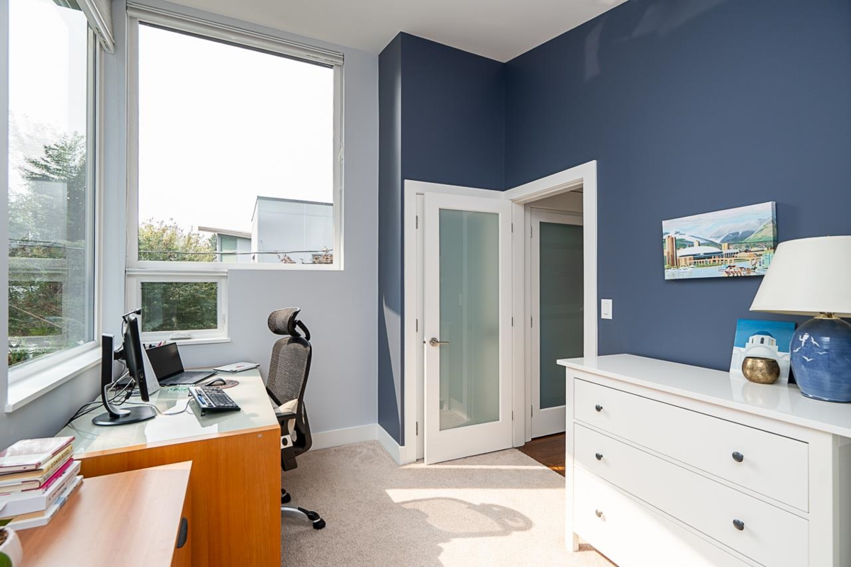 Basement Recreation Room Photo of 2007 Larson Road, North Vancouver, BC