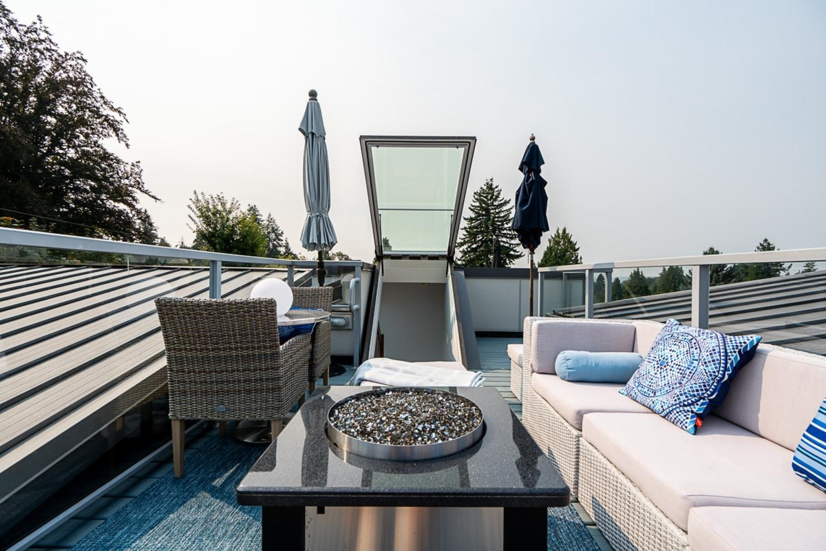 Garage Interior Photo of 2007 Larson Road, North Vancouver, BC