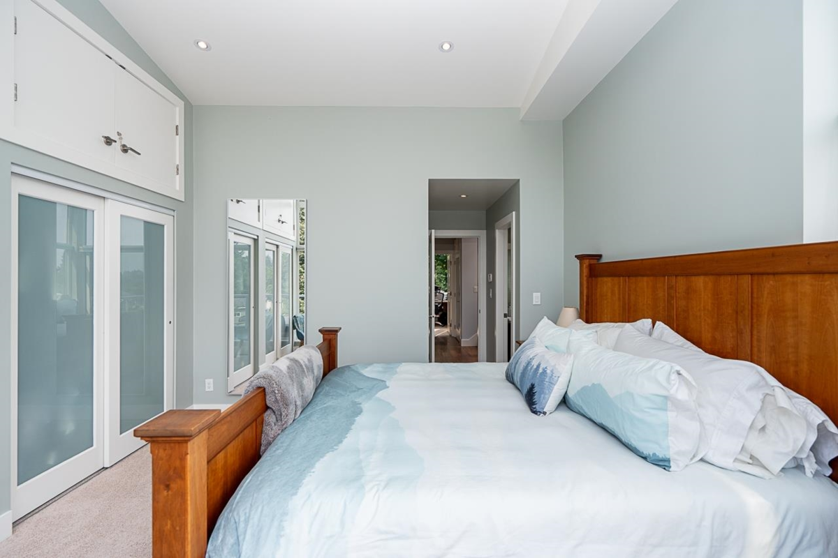 Guest Bathroom Photo of 2007 Larson Road, North Vancouver, BC