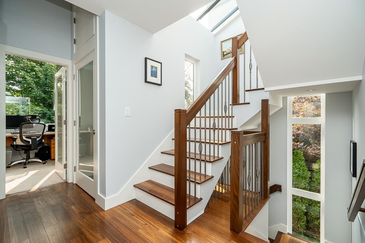 Hallway Photo of 2007 Larson Road, North Vancouver, BC