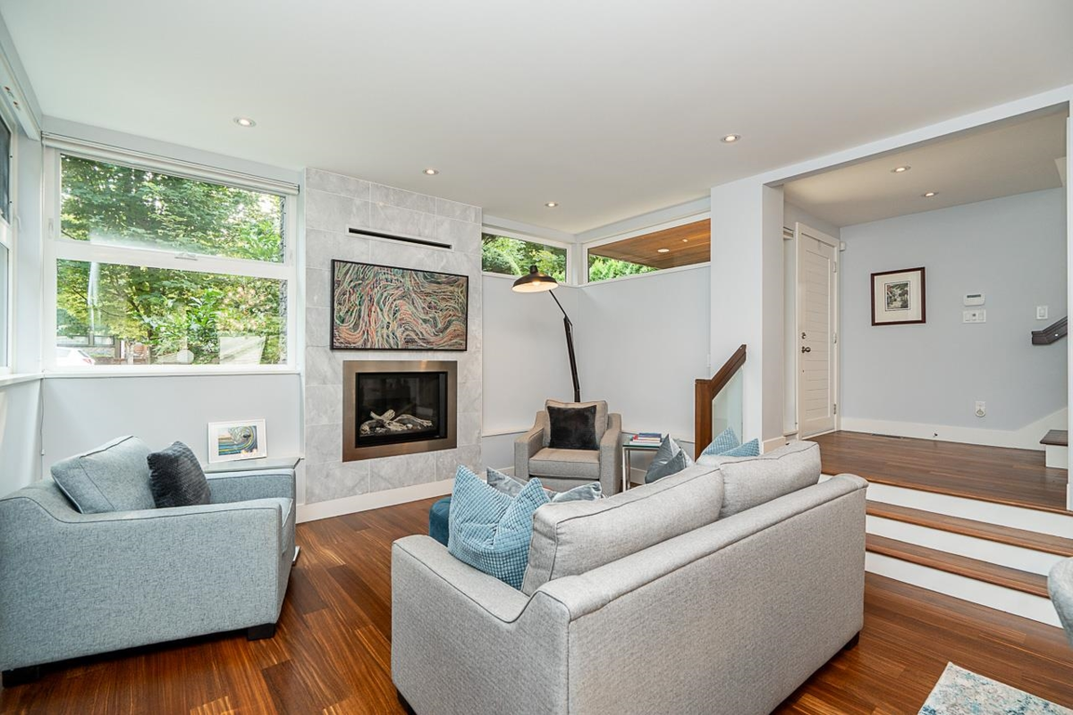 Kitchen Photo of 2007 Larson Road, North Vancouver, BC