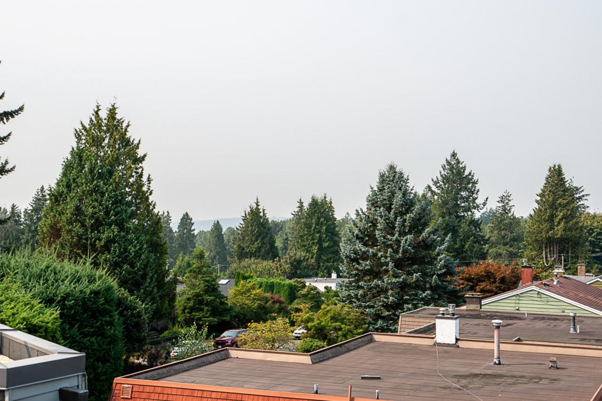 Outdoor Patio Photo of 2007 Larson Road, North Vancouver, BC