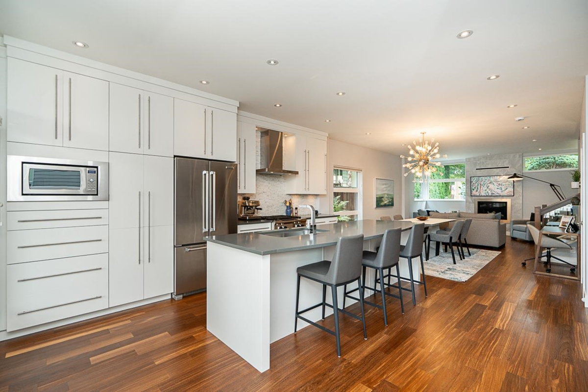 Primary Bathroom Photo of 2007 Larson Road, North Vancouver, BC