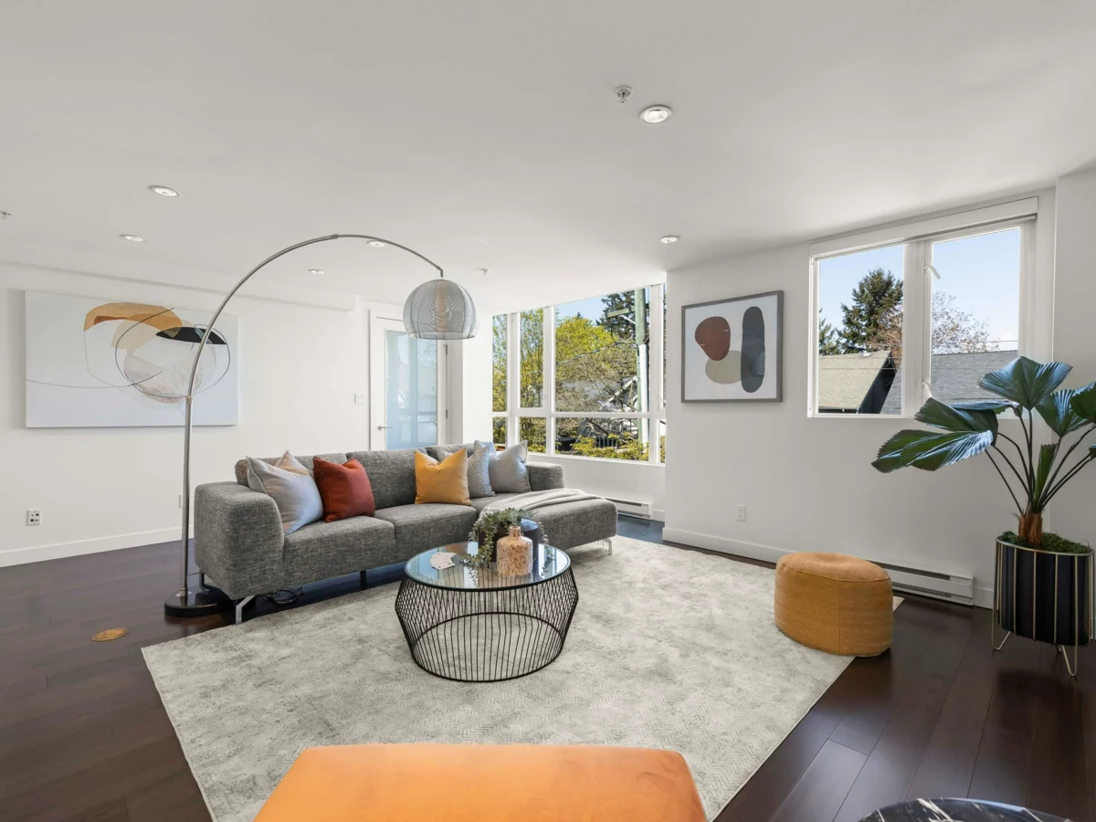 Entry Foyer Photo of 215 1961 Collingwood Street, Vancouver, BC