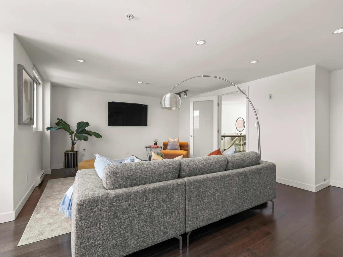 Hallway Photo of 215 1961 Collingwood Street, Vancouver, BC