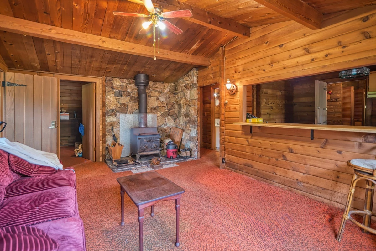 Breakfast Nook Photo of 4606 Gerrans Bay Road, Madeira Park, BC
