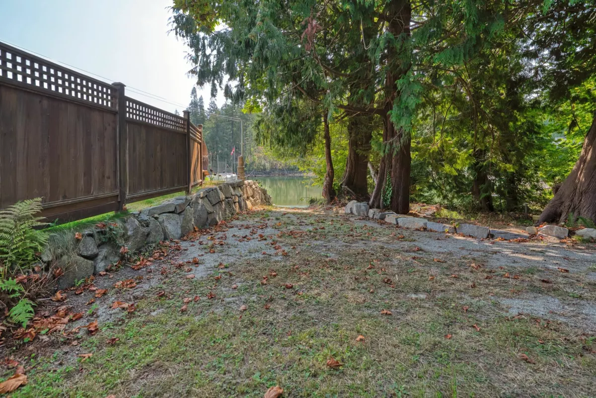 Family Room Photo of 4606 Gerrans Bay Road, Madeira Park, BC