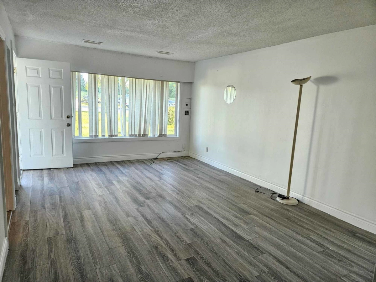 Kitchen Island Photo of 13021 106 Avenue, Surrey, BC