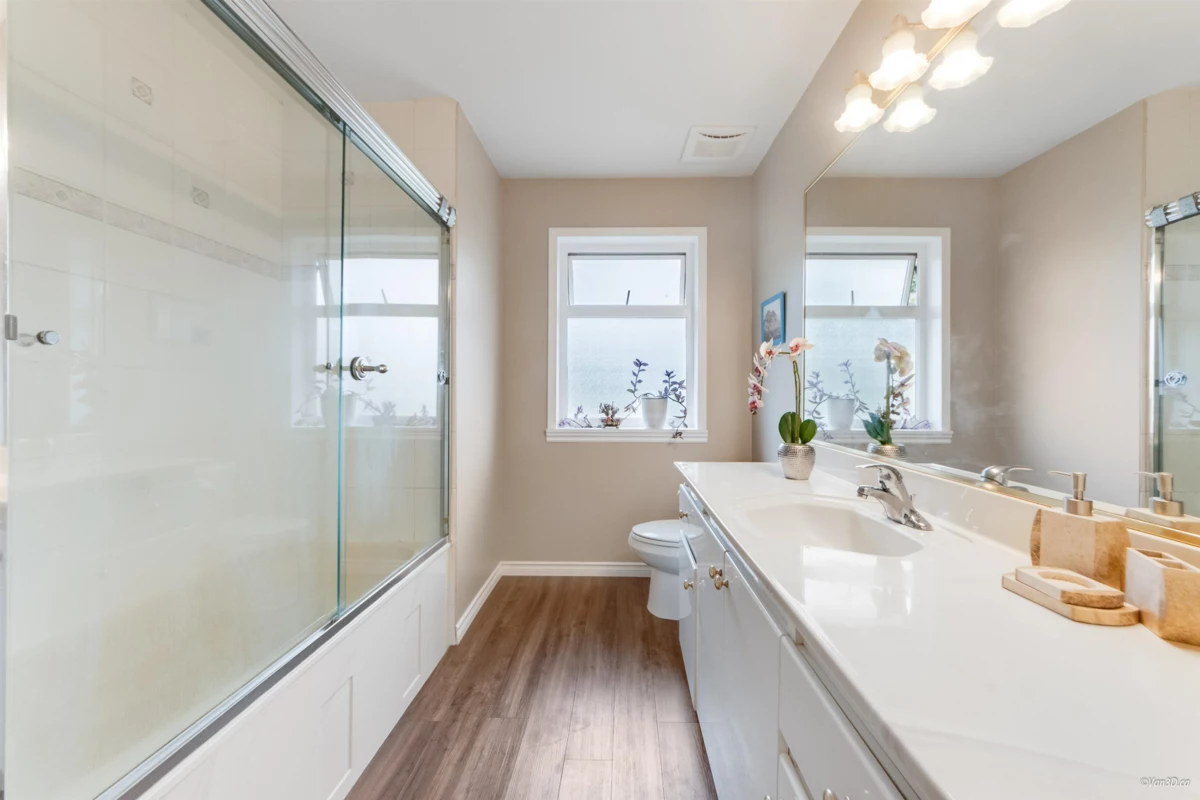 Hallway Photo of 15929 113a Avenue, Surrey, BC