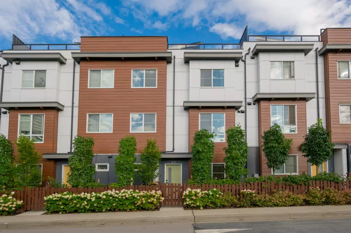Living Room Photo of 40 20155 84 Avenue, Langley, BC