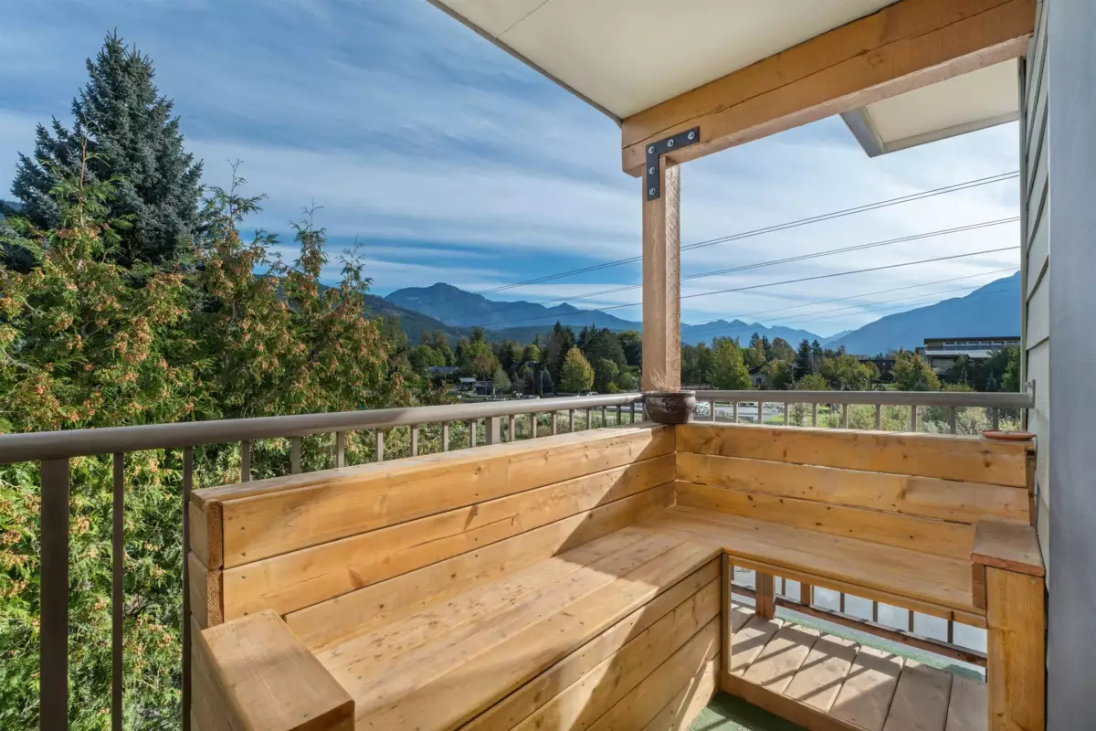 Breakfast Nook Photo of 207 1411 Portage Road, Pemberton, BC