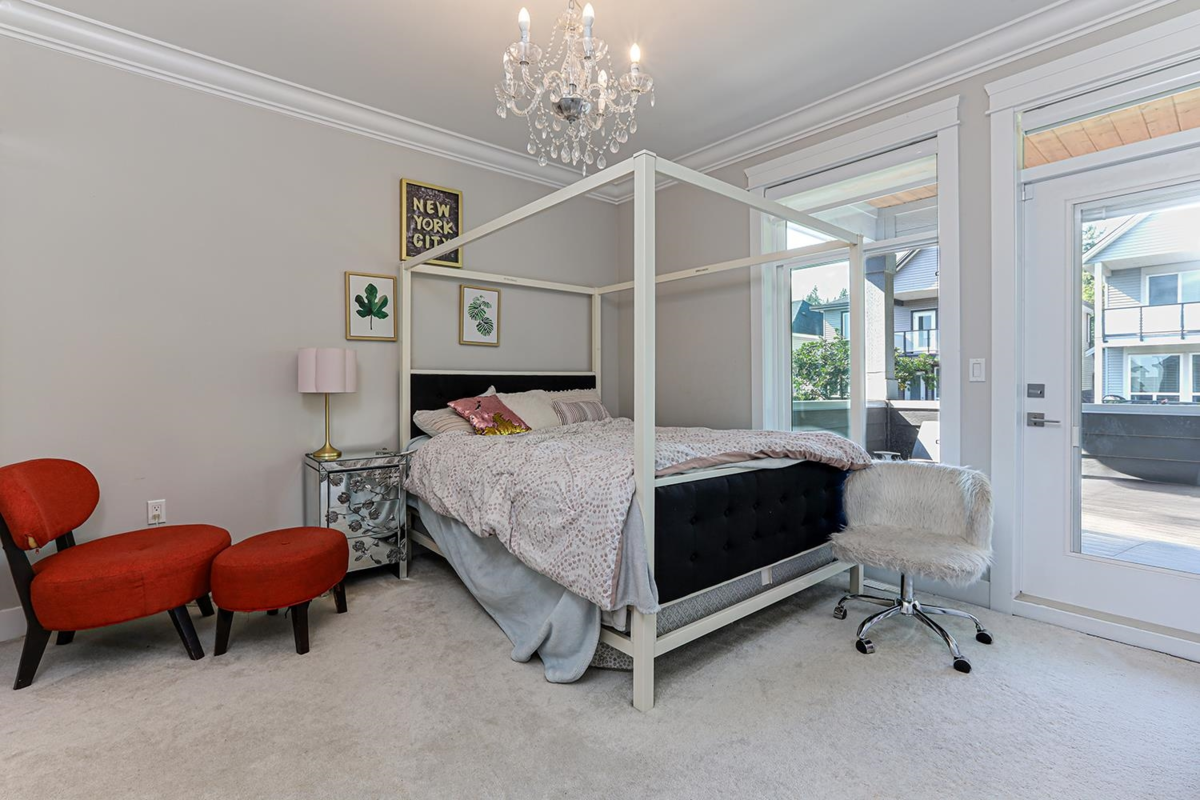 Entry Foyer Photo of 3399 Derbyshire Avenue, Coquitlam, BC