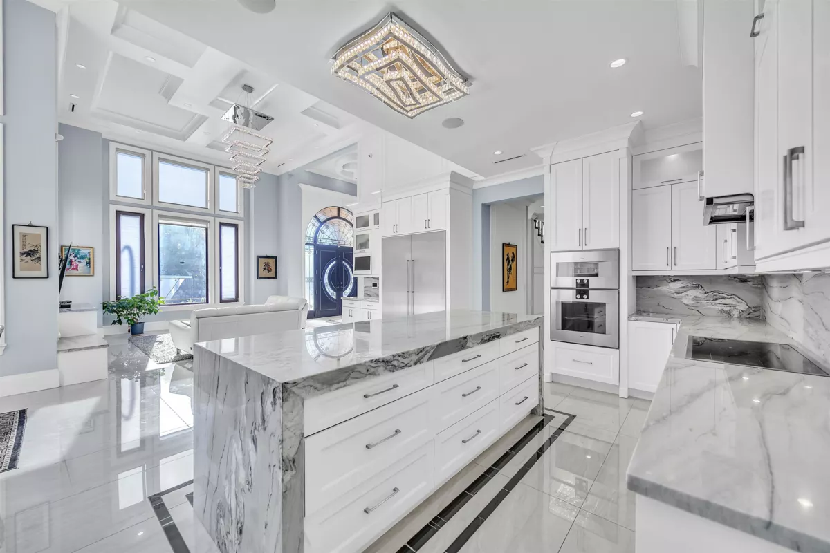Kitchen Island Photo of 6031 Woodwards Road, Richmond, BC
