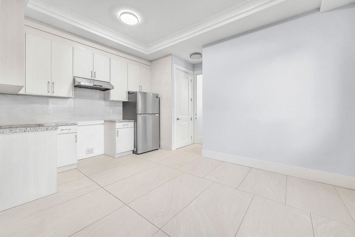 Laundry Room Photo of 6031 Woodwards Road, Richmond, BC