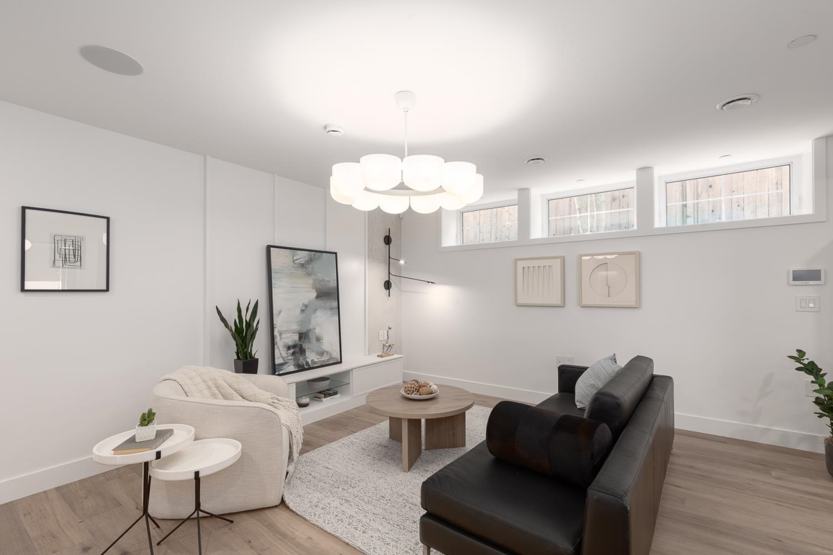 Kitchen Island Photo of 1143 W 33rd Avenue, Vancouver, BC