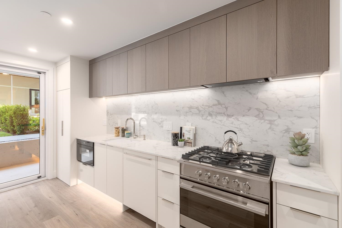 Primary Bathroom Photo of 1143 W 33rd Avenue, Vancouver, BC