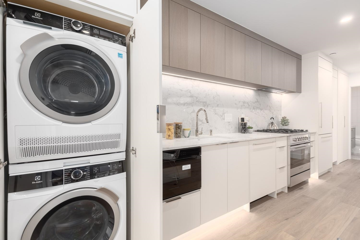 Walk-In Closet Photo of 1143 W 33rd Avenue, Vancouver, BC