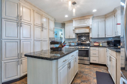 Breakfast Nook Photo of 32678 Pandora Avenue, Abbotsford, BC