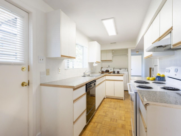 Hallway Photo of 3111 Blundell Road, Richmond, BC