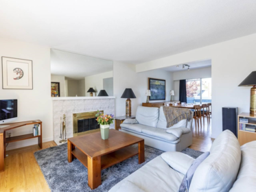 Kitchen Island Photo of 3111 Blundell Road, Richmond, BC
