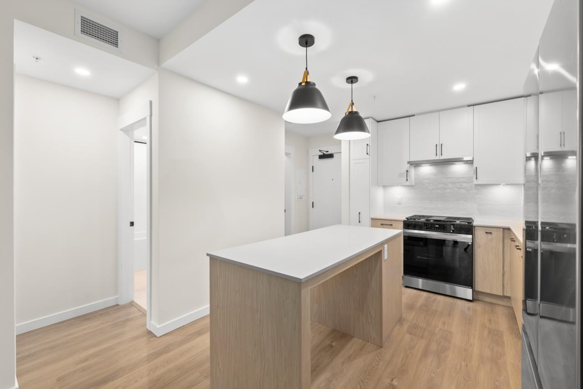 Primary Bathroom Photo of 410 27215 Aldergrove Town Centre Drive, Langley, BC