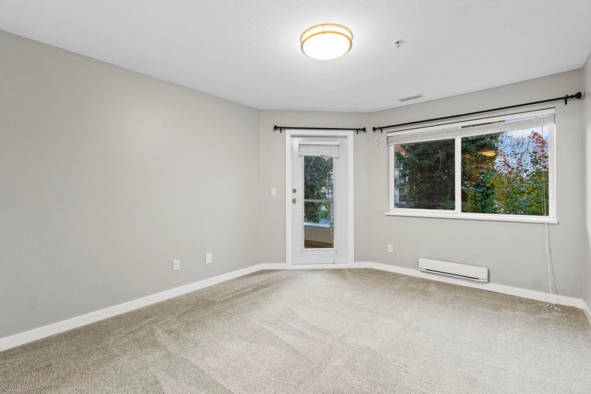 Entry Foyer Photo of 220 2750 Fairlane Street, Abbotsford, BC