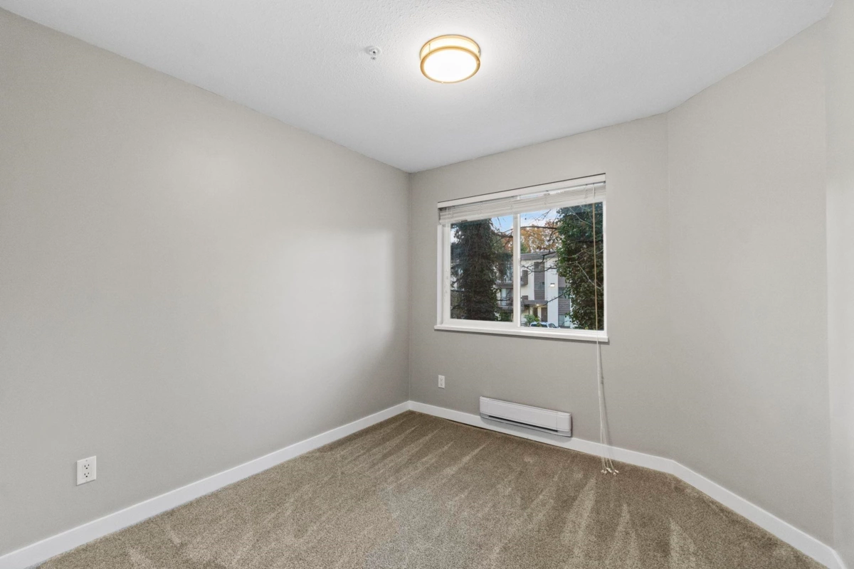 Front Yard Photo of 220 2750 Fairlane Street, Abbotsford, BC