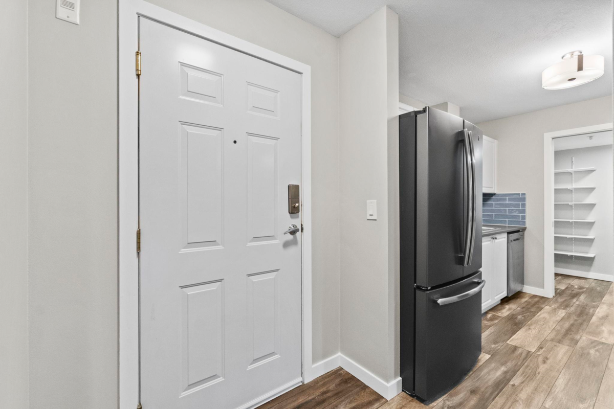 Kitchen Island Photo of 220 2750 Fairlane Street, Abbotsford, BC