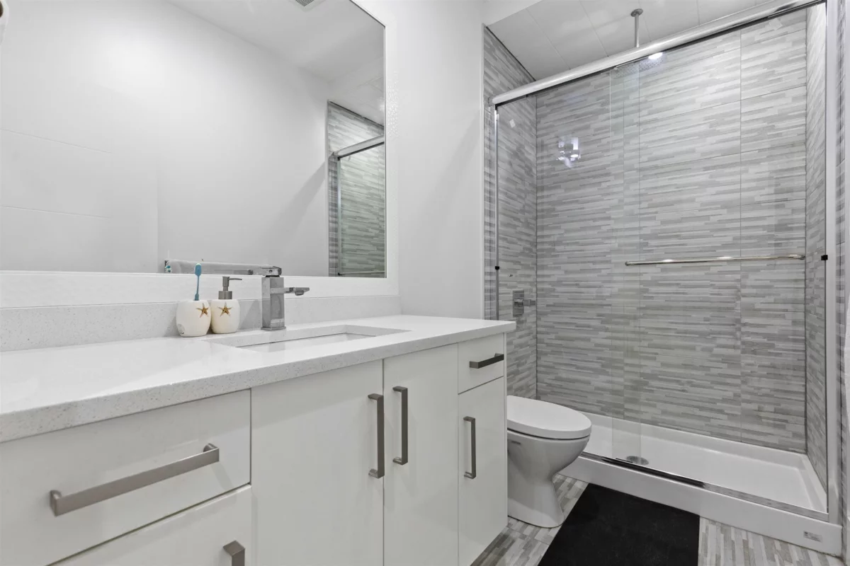 Entry Foyer Photo of 10550 127 Street, Surrey, BC