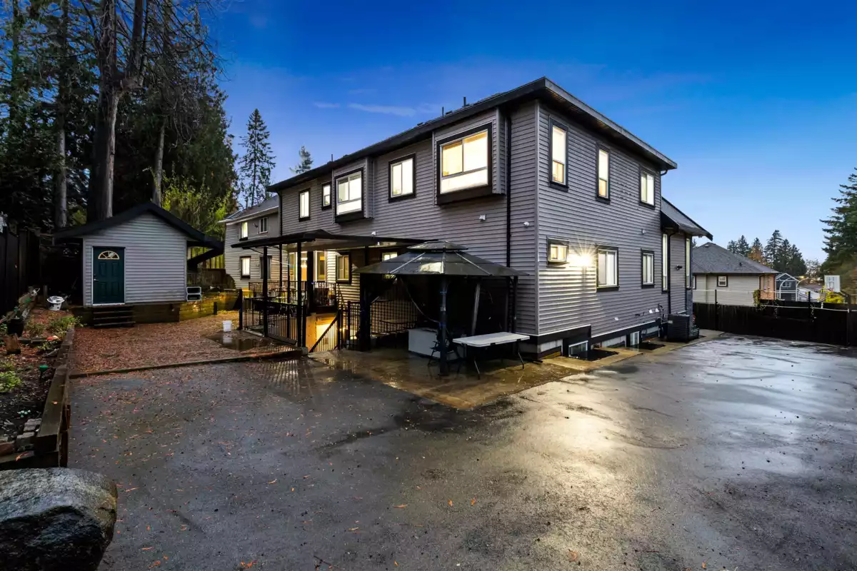 Hallway Photo of 10550 127 Street, Surrey, BC
