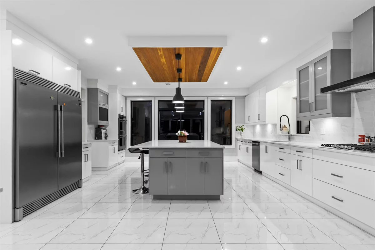 Kitchen Island Photo of 10550 127 Street, Surrey, BC