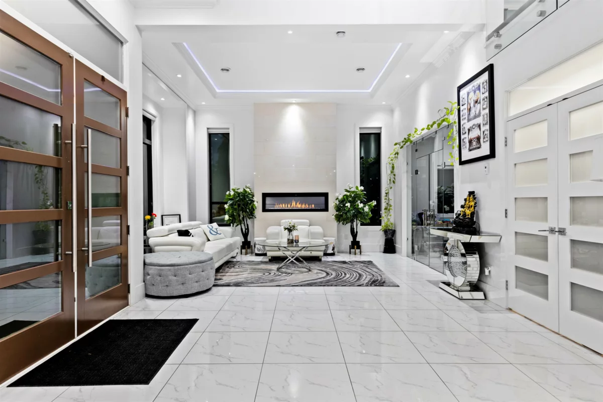 Living Room Photo of 10550 127 Street, Surrey, BC