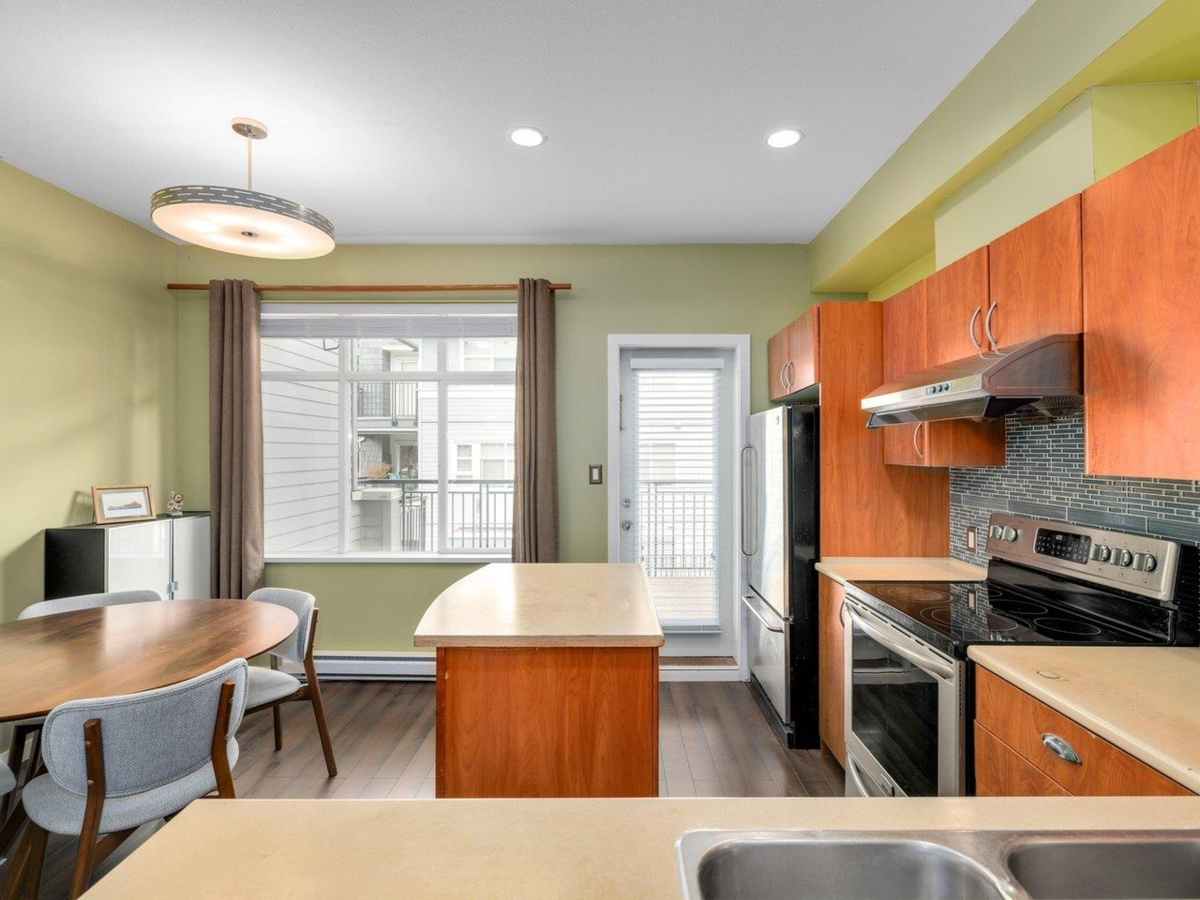 Kitchen Island Photo of 59 6528 Denbigh Avenue, Burnaby, BC
