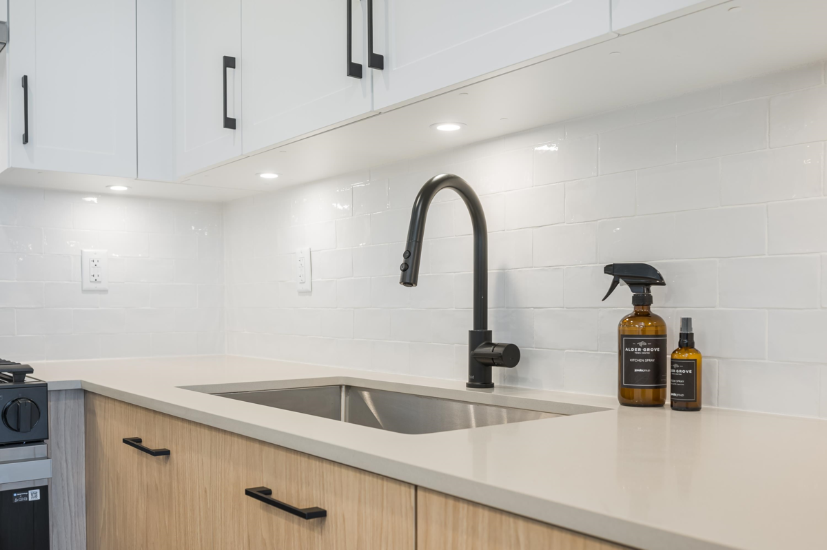 Walk-In Closet Photo of 414 27218 Aldergrove Town Center Drive, Langley, BC