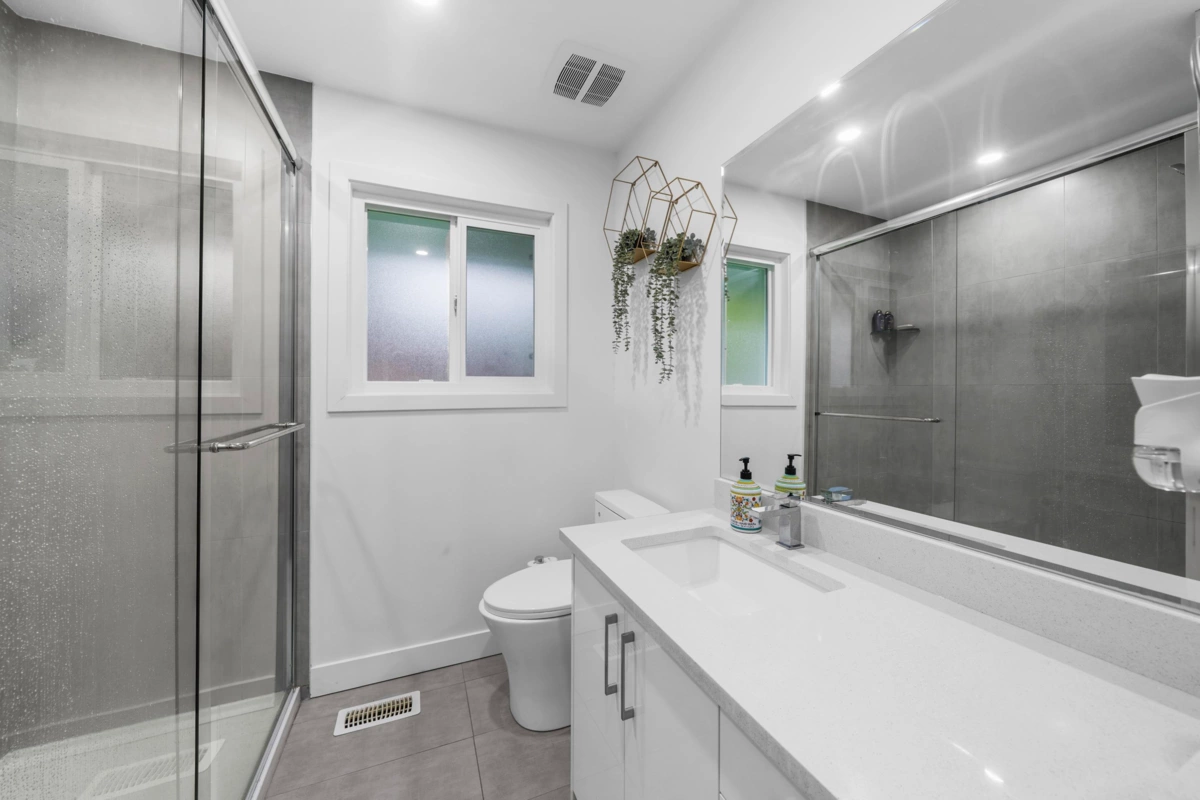 Entry Foyer Photo of 13179 Marine Drive, Surrey, BC