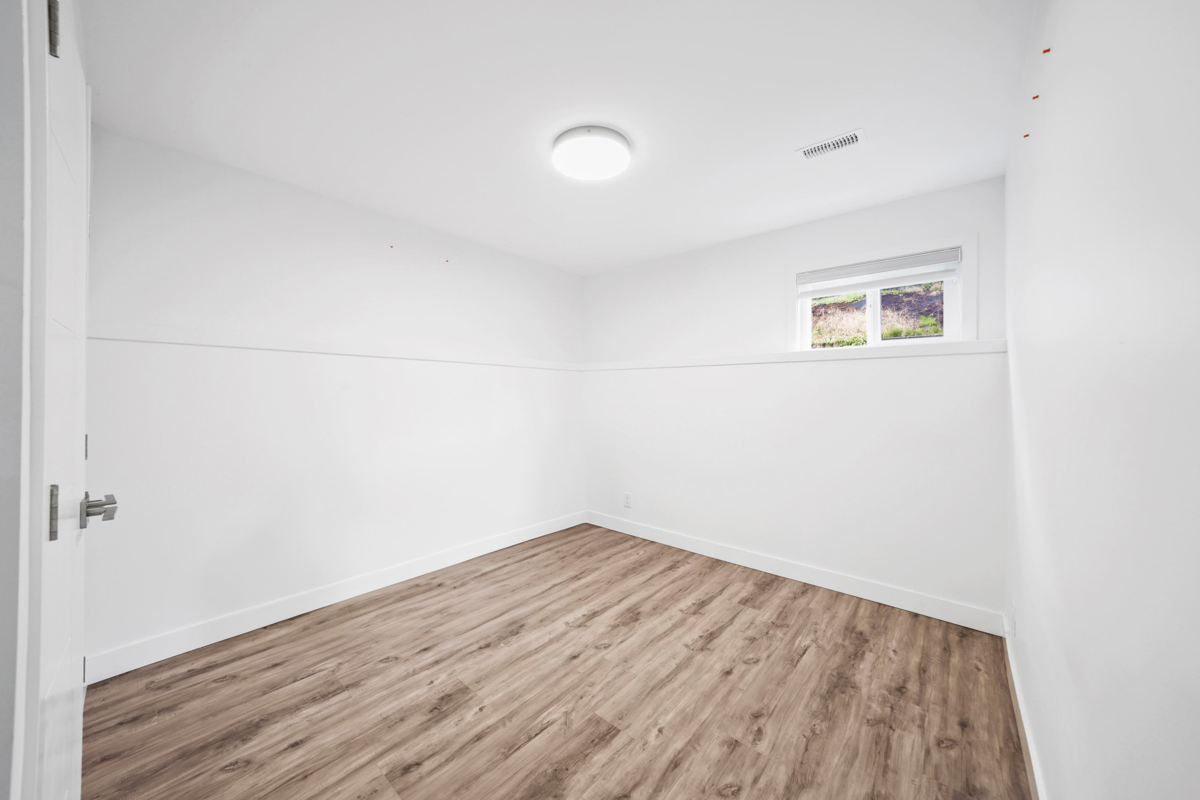 Hot Tub / Spa Photo of 13179 Marine Drive, Surrey, BC