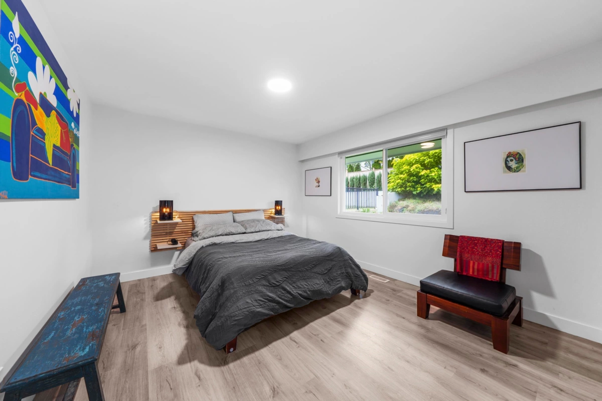 Mudroom Photo of 13179 Marine Drive, Surrey, BC
