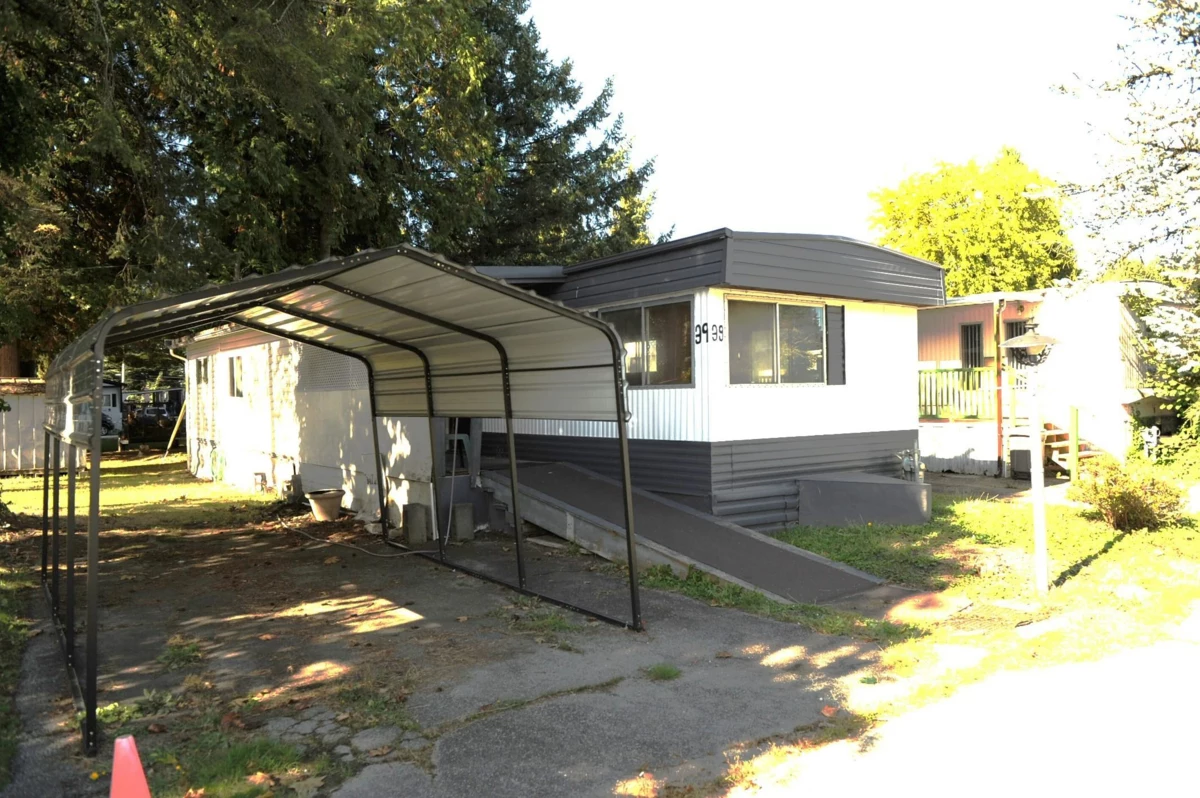 Exterior Front Photo of 39 21163 Lougheed Highway, Maple Ridge, BC